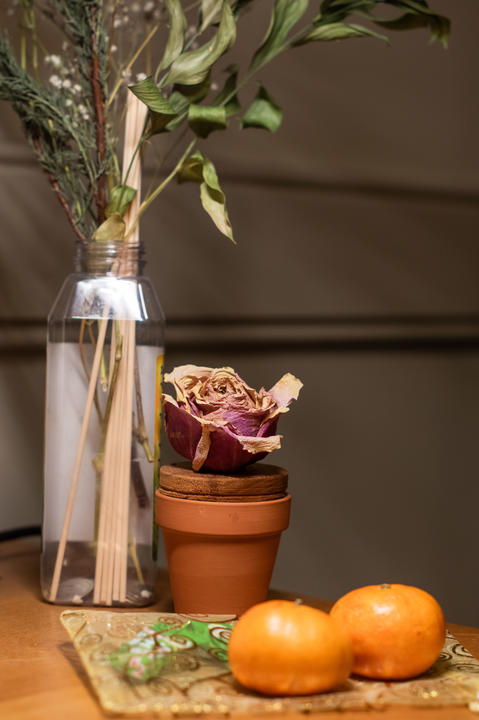 Photo of dried flowers and fruit on desk