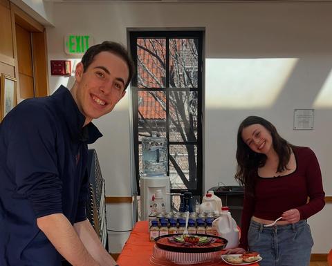 Students at Bagel Brunch